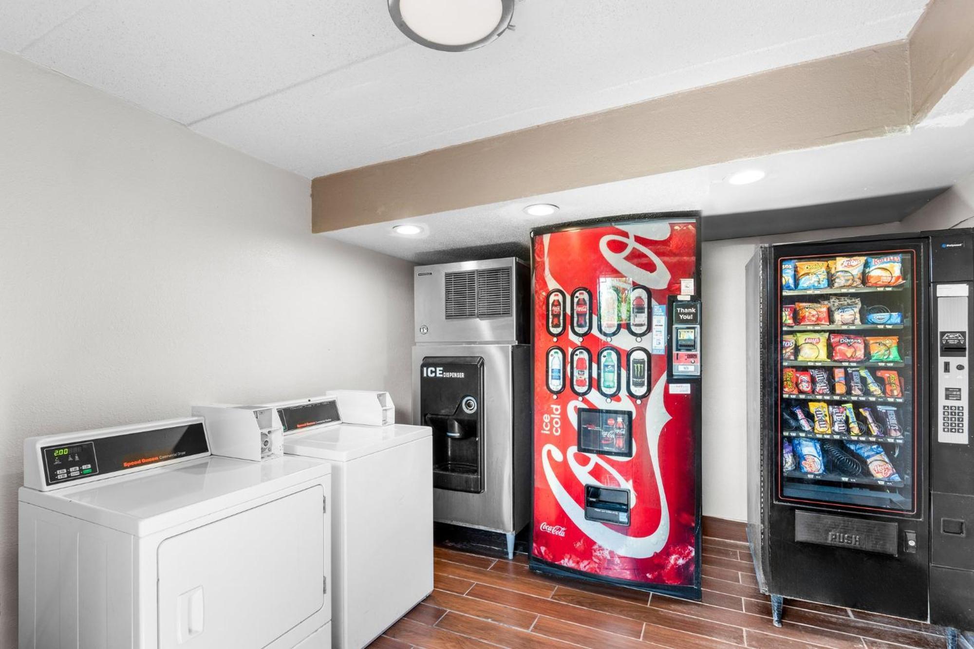 Red Roof Inn Indianapolis North - College Park Екстериор снимка